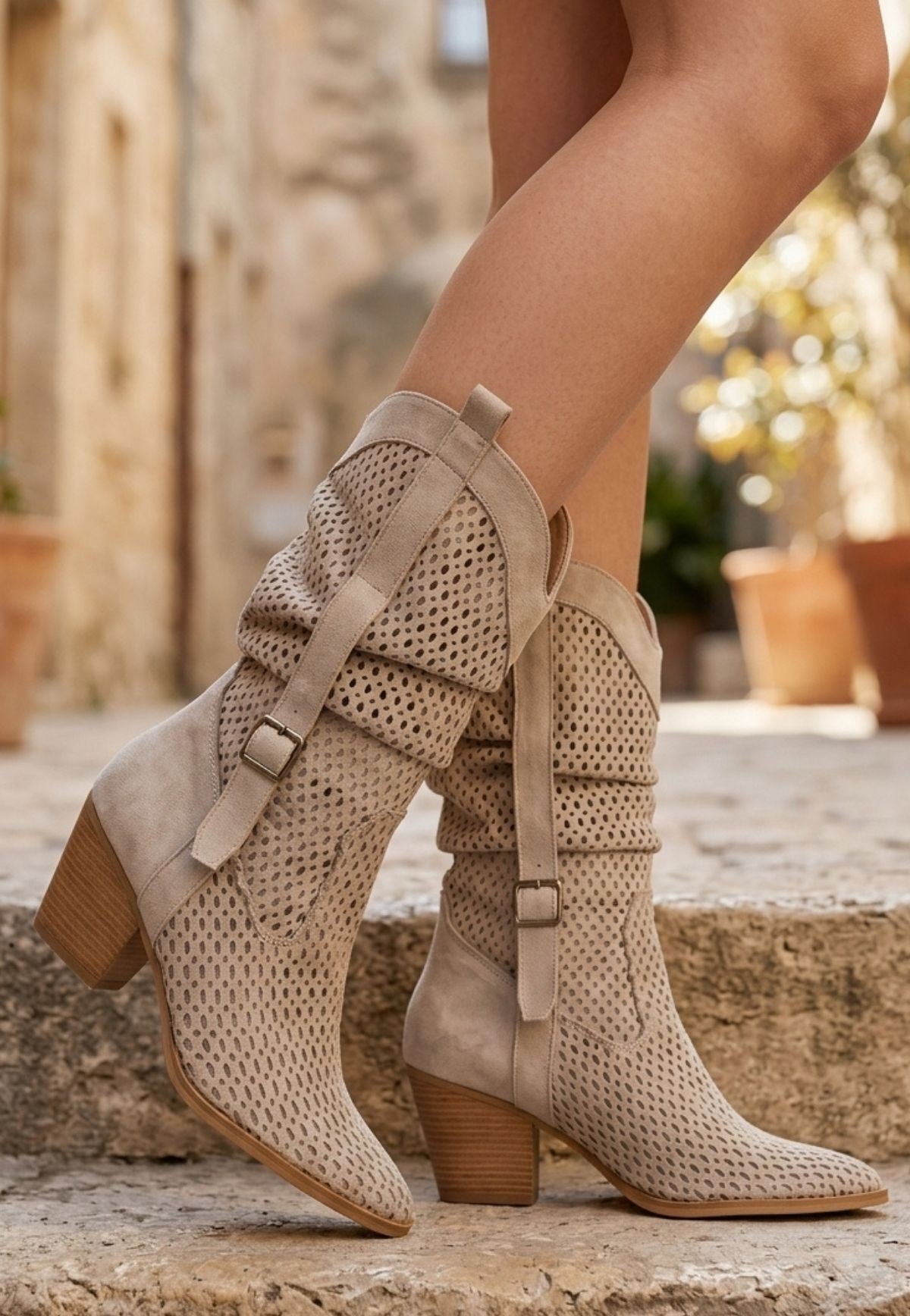 Meria Bej Süet Lazer Kesim Kovboy Topuklu Çizme — Bej [stokoz:H7blQUJtMagseRRFDE8O%3ABej%3A2%3A106xfl]