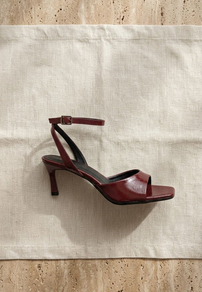 Lenya Bordo Rugan Topuklu Ayakkabı — Bordo [stokoz:3SZAqvberWZN9xrHSaqx%3ABordo%3A5%3Aeqxyjg]