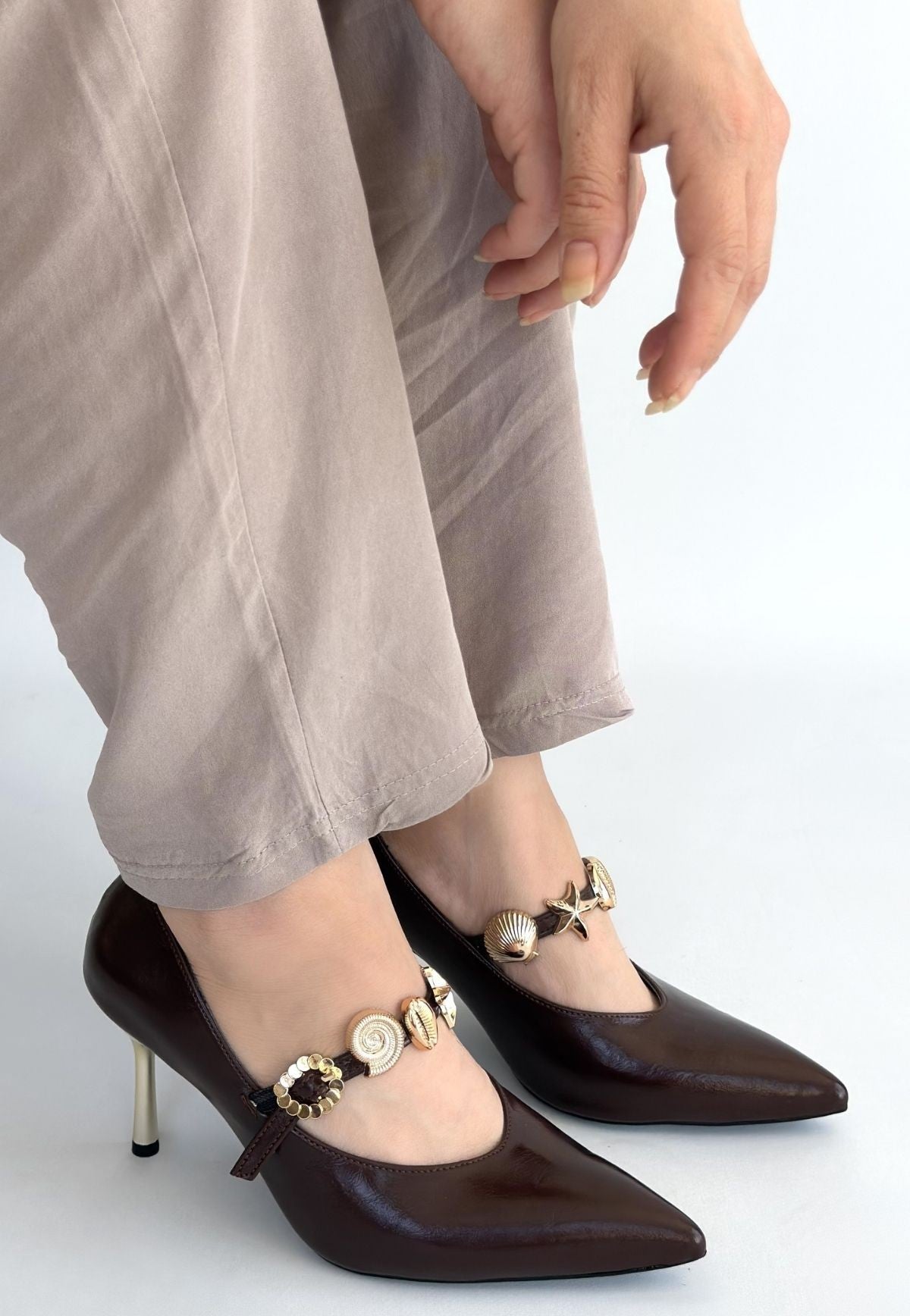 Conne Kahverengi Cilt Stiletto Ayakkabı — Kahverengi [stokoz:UVT3aY81Ss32OjJ27Lmn%3AKahverengi%3A0%3Abb8a80]